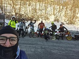 Monferaglia da brividi: neve e ghiaccio non fermano 530 temerari in sella ai motorini
