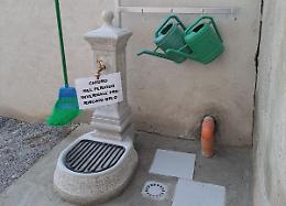 Prendersi cura delle tombe dei propri cari: nuova fontana al cimitero