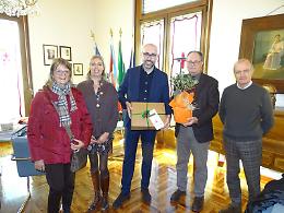 L'Ulivo della Pace: il dono delle Acli al presidente Robaldo diventa simbolo per tutto il territorio
