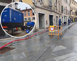 Gruppi elettrogeni e mezzo chilometro di cavo: l'intervento per ridare elettricità al centro 