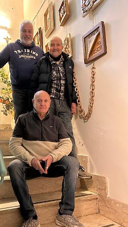 "Ij poeta dl Bosch" espongono in Municipio le loro sculture di legno