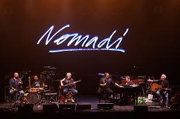 I Nomadi riempiono il palazzetto: sold out. «Sono la Storia della musica italiana»
