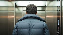 L'ascensore si blocca 20 centimetri sopra, liberato dai Vigili del fuoco