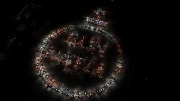 Pi&ugrave; di 200 trattori diventano un&rsquo;opera d&rsquo;arte natalizia