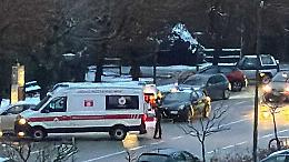 Muore in auto per un malore 