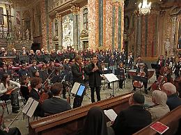 Duomo sold out e accoglienza calorosa: Mondov&igrave; canta il Natale
