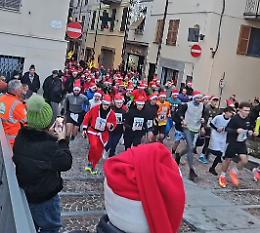 103 Babbi Natale corro per beneficienza

