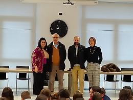 Un augurio speciale a scuola: pi&ugrave; libri e pi&ugrave; partecipazione