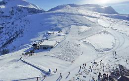 Sulle piste guardando il mare, una giornata da record nel paradiso dello sci 