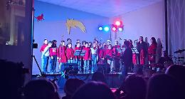 "Stella C." fa il pienone: bambini e genitori sul palco, per solidariet&agrave;