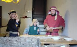 Un fiume di visitatori per le stradine di Crava: il Presepe vivente conquista tutti