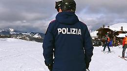 Scivola e resta a bordo del precipizio, giovane sciatore salvato dai poliziotti