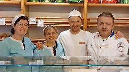 Quarant&rsquo;anni di pane, dolciumi e ricordi: una bottega storica passa la mano
