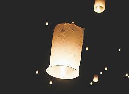 Per Capodanno il Comune vieta i botti, i fuochi d'artificio e anche le lanterne volanti 