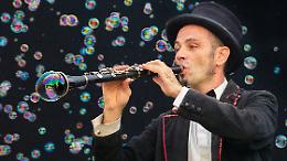 Un concerto senza musica e senza strumenti.... fatto di bolle di sapone! La magia all'Officina Santachiara