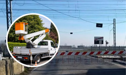 Camion trancia i cavi dell&rsquo;alta tensione e blocca i treni: disagi ai pendolari