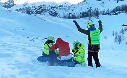 Valanga a Pragelato, salvataggio al limite: scialpinista recuperato dopo ore nella bufera