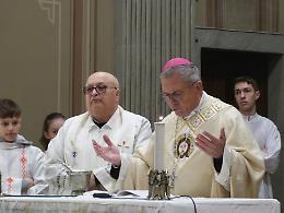 Il vescovo di Mondov&igrave; celebra il battesimo: &laquo;Nel sacramento siamo fatti Cristo&raquo;