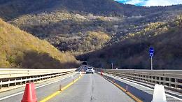 Statale 28, il grande viadotto desta preoccupazione: stop ai tir e senso unico alternato