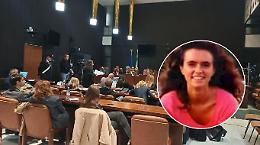 Nada Cella, dopo 30 anni la sentenza: tensioni e spintoni con i giornalisti sotto casa dell'imputata