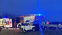 Incidente a Branzola: auto contro il guard rail