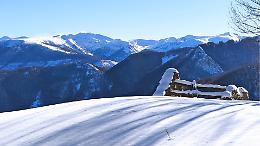 Traffico verso le stazioni sciistiche. Prosegue il dibattito: &laquo;Asfaltare la strada del Prel? Sarebbe un errore&raquo;