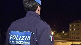 Agente salva la vita al detenuto durante il turno di notte