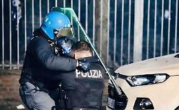 Torino: fermato un 22enne. Sarebbe uno dei presunti aggressori del poliziotto Calista