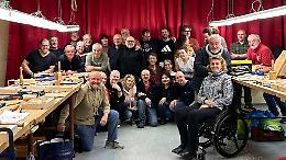 Successo per il corso di scultura che unisce mani, passione e comunit&agrave;: ben 25 aspiranti scultori