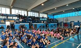 Sala pesi, nuove luci e audio: la piccola societ&agrave; di volley recupera il palazzetto dello sport