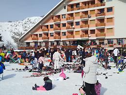 Sole e clima mite: montagne prese d&rsquo;assalto. Traffico intenso e code gi&agrave; da Miroglio