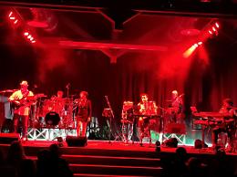  Un viaggio tra le canzoni con cui siamo cresciuti: due serate evento tra musica e solidariet&agrave;