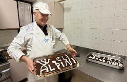 Una citt&agrave;, una Sezione, un grazie: Alpini in festa dopo la commemorazione