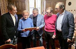 La mamma del sindaco compie 90 anni, gli auguri della Regione