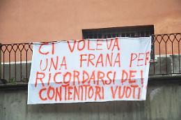 Striscione di contestazione appeso al "Michelotti" - FOTO