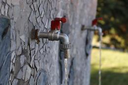 Fontane chiuse e studio medico: due interrogazioni della minoranza