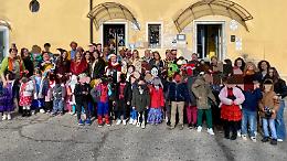 Il Moro fa tappa a Niella Tanaro: sorrisi e magia tra i banchi di scuola