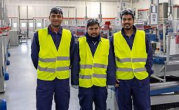 Cento gilet catarifrangenti per la sicurezza stradale dei migranti