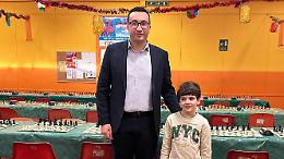 Il piccolo Raffaele debutta negli scacchi