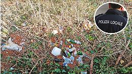 Abbandona rifiuti lungo la &ldquo;Lea&rdquo;: individuato dalla Polizia locale grazie alla collaborazione degli abitanti
