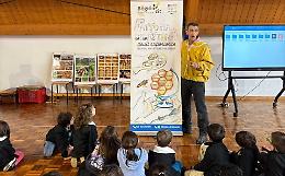 Le api entrano in classe: un progetto che fa &ldquo;ronzare&rdquo; la curiosit&agrave;