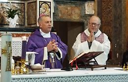 Il vescovo: &laquo;Non abituiamoci al clima di guerra. Preghiamo per la pace&raquo;