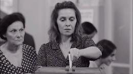 Il brindisi di Alberto Sordi e la bandiera della maestra Cristina.