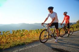 Biking Alta Langa: turismo lento, panorami mozzafiato e strade sicure
