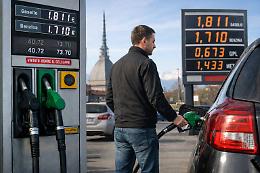 La guerra in Medio Oriente fa schizzare i prezzi di benzina e gasolio anche in Piemonte

