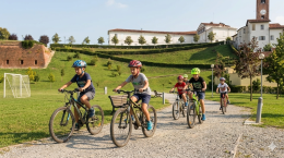 Caschetto allacciato e bici in ordine: chi vuole imparare ad andare in mountainbike? 