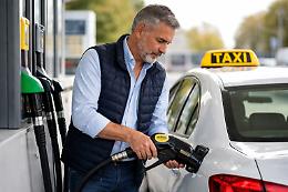 Taxi sotto pressione per il caro gasolio: &laquo;Il trasporto persone rischia il collasso&raquo;