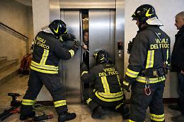 Resta bloccato in ascensore: liberato dai Vigili del fuoco