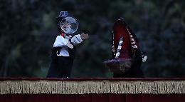 Un "Cane infernale" scatena l'apocalisse canina: spettacolo di burattini per tutti