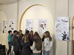 Il lato meno conosciuto di Marie Curie in una mostra tra minerali e scoperte